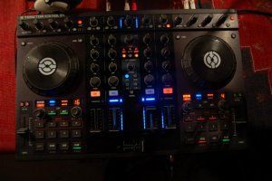 native-instruments-traktor-kontrol-s4-149877.jpg