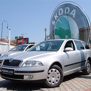 salonul-auto-sibiu-2005-skoda-octavia-combi.jpg