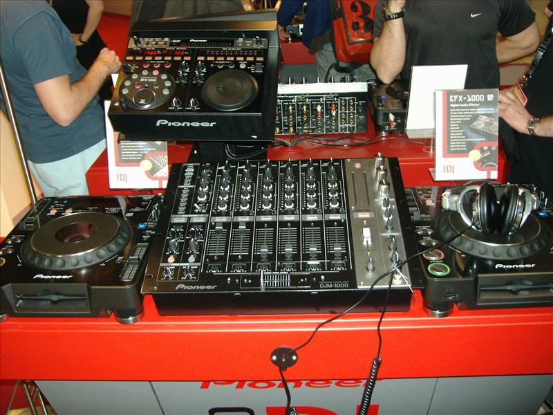 DJm1000_FX1000_CDJ1000.jpg