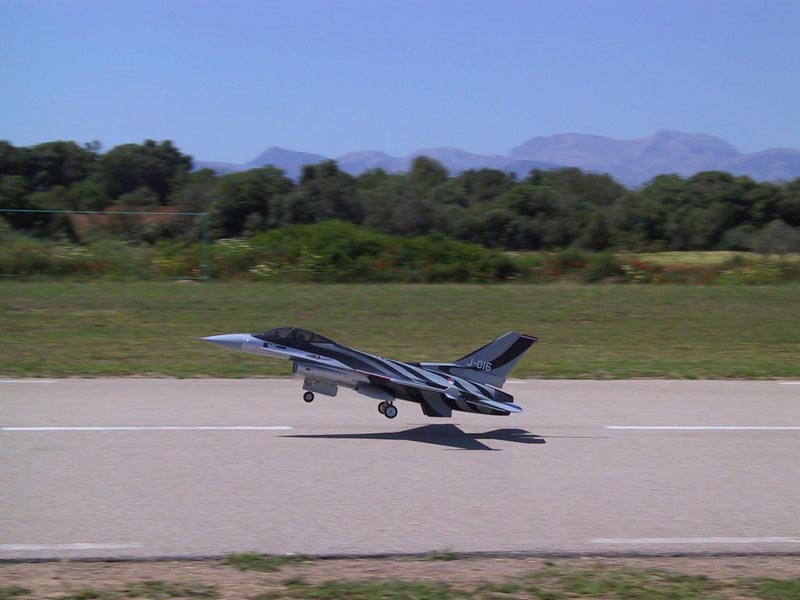 f-16.jpg