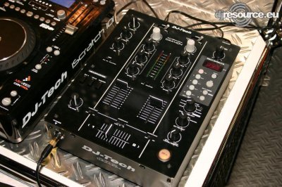 normal_dj-tech-djm-404-pioneer-ripoff.jpg