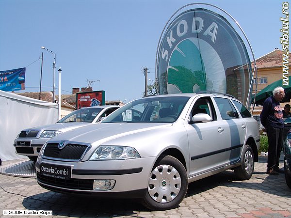 salonul-auto-sibiu-2005-skoda-octavia-combi.jpg